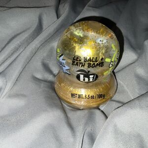 NEW Berry Blissful HI, Led Ball & Bath Bomb Toy Ball Prize I Light Up! 3.5 Oz
